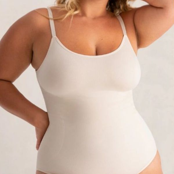 Body mit rundem Ausschnitt und dünnen Trägern