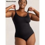 Body mit rundem Ausschnitt und dünnen Trägern